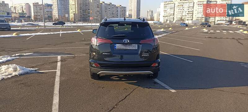 Позашляховик / Кросовер Toyota RAV4 2017 в Києві