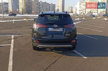 Позашляховик / Кросовер Toyota RAV4 2017 в 