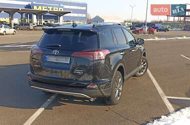 Позашляховик / Кросовер Toyota RAV4 2017 в 
