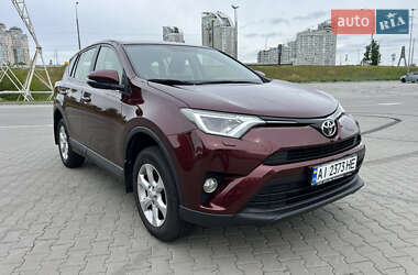 Внедорожник / Кроссовер Toyota RAV4 2017 в 