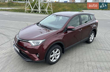 Внедорожник / Кроссовер Toyota RAV4 2017 в 