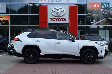 Внедорожник / Кроссовер Toyota RAV4 2023 в 
