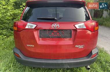 Внедорожник / Кроссовер Toyota RAV4 2015 в 