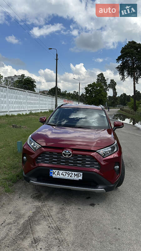 Внедорожник / Кроссовер Toyota RAV4 2019 в Киеве