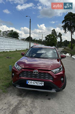 Позашляховик / Кросовер Toyota RAV4 2019 в 