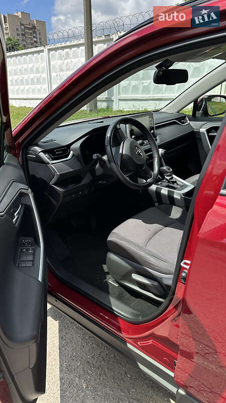 Внедорожник / Кроссовер Toyota RAV4 2019 в Киеве