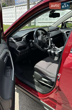 Позашляховик / Кросовер Toyota RAV4 2019 в 