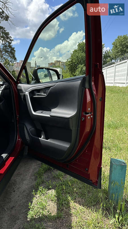 Внедорожник / Кроссовер Toyota RAV4 2019 в Киеве