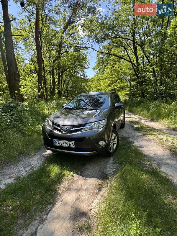 Внедорожник / Кроссовер Toyota RAV4 2013 в 