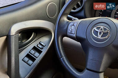 Позашляховик / Кросовер Toyota RAV4 2007 в 