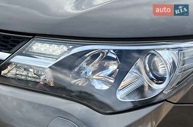 Позашляховик / Кросовер Toyota RAV4 2013 в 