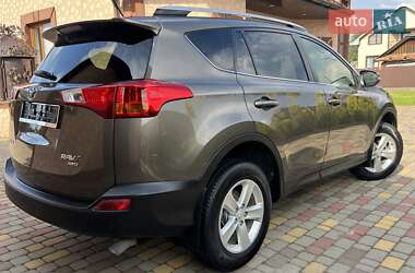 Позашляховик / Кросовер Toyota RAV4 2013 в 