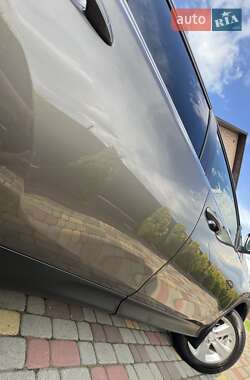 Позашляховик / Кросовер Toyota RAV4 2013 в 