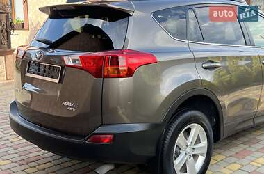 Позашляховик / Кросовер Toyota RAV4 2013 в 