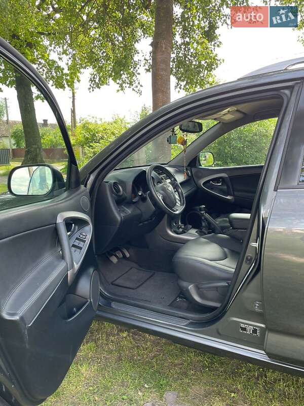Позашляховик / Кросовер Toyota RAV4 2009 в Рівному