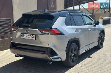 Внедорожник / Кроссовер Toyota RAV4 2021 в 
