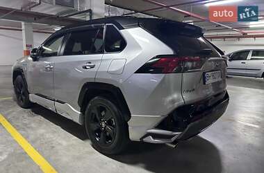 Внедорожник / Кроссовер Toyota RAV4 2021 в 