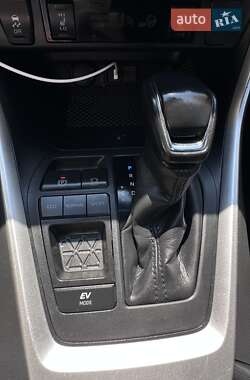 Внедорожник / Кроссовер Toyota RAV4 2021 в 