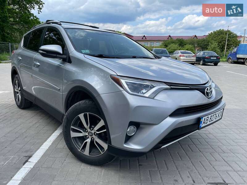 Внедорожник / Кроссовер Toyota RAV4 2016 в 