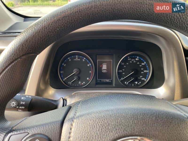 Позашляховик / Кросовер Toyota RAV4 2016 в Рівному