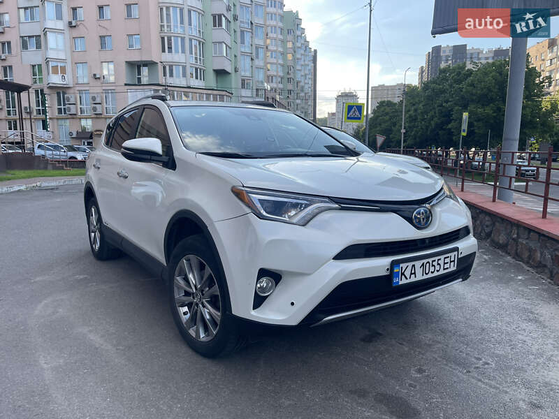 Внедорожник / Кроссовер Toyota RAV4 2017 в 