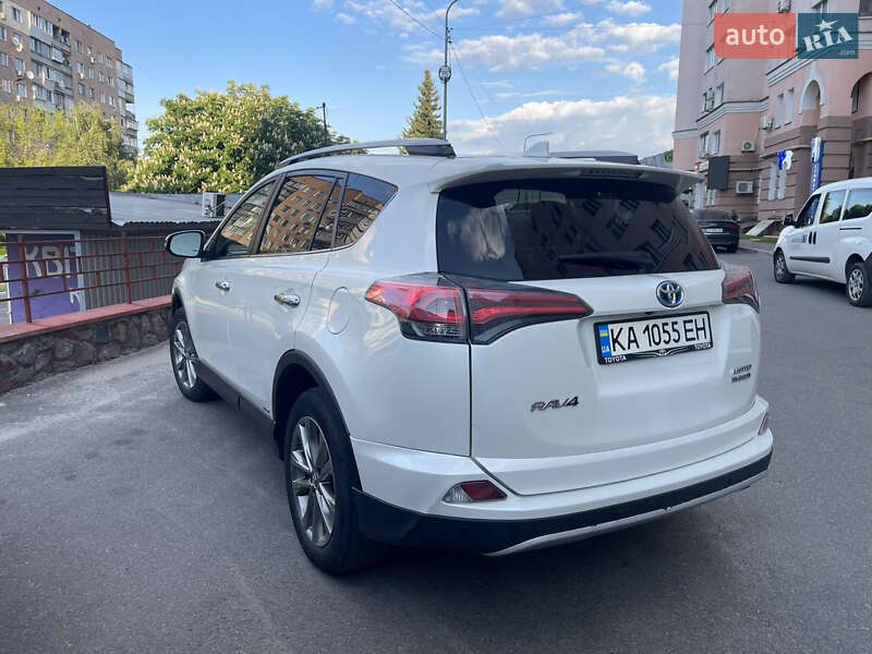 Внедорожник / Кроссовер Toyota RAV4 2017 в Киеве
