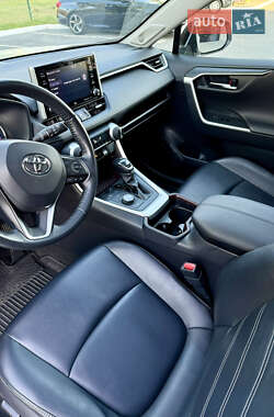 Внедорожник / Кроссовер Toyota RAV4 2019 в 