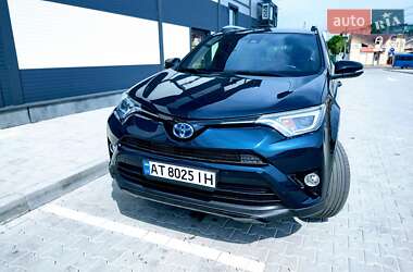 Внедорожник / Кроссовер Toyota RAV4 2017 в Калуше