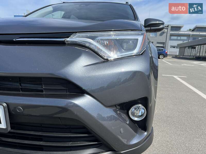 Внедорожник / Кроссовер Toyota RAV4 2017 в Киеве