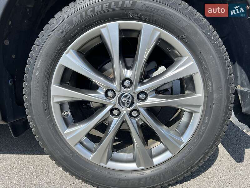 Внедорожник / Кроссовер Toyota RAV4 2017 в Киеве
