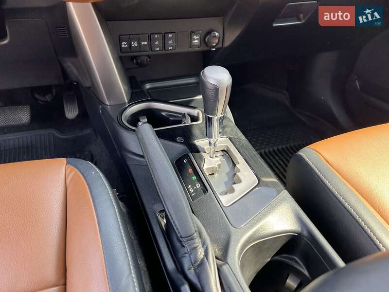 Внедорожник / Кроссовер Toyota RAV4 2017 в Киеве