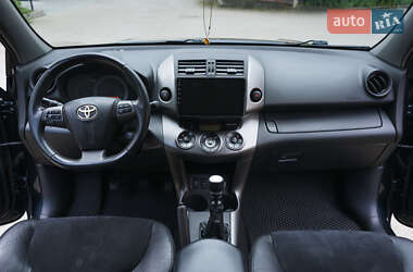 Внедорожник / Кроссовер Toyota RAV4 2010 в 