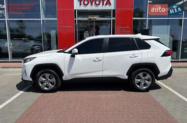 Внедорожник / Кроссовер Toyota RAV4 2023 в 