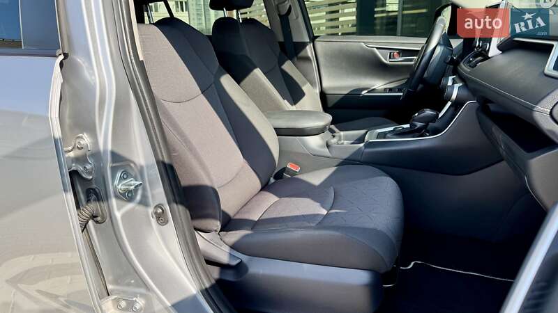 Внедорожник / Кроссовер Toyota RAV4 2020 в Чернигове