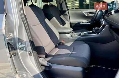 Внедорожник / Кроссовер Toyota RAV4 2020 в 