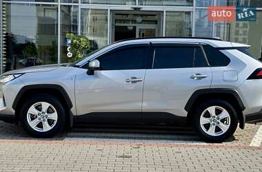 Внедорожник / Кроссовер Toyota RAV4 2020 в 
