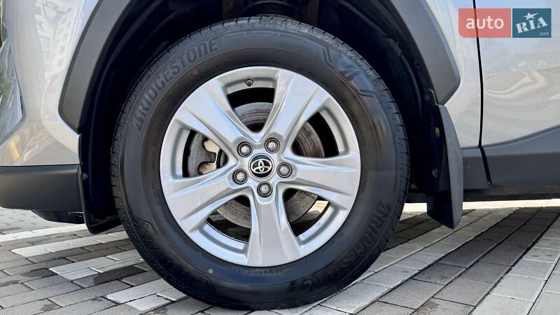 Внедорожник / Кроссовер Toyota RAV4 2020 в Чернигове