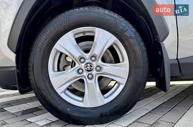 Внедорожник / Кроссовер Toyota RAV4 2020 в 
