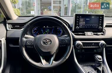 Внедорожник / Кроссовер Toyota RAV4 2020 в 