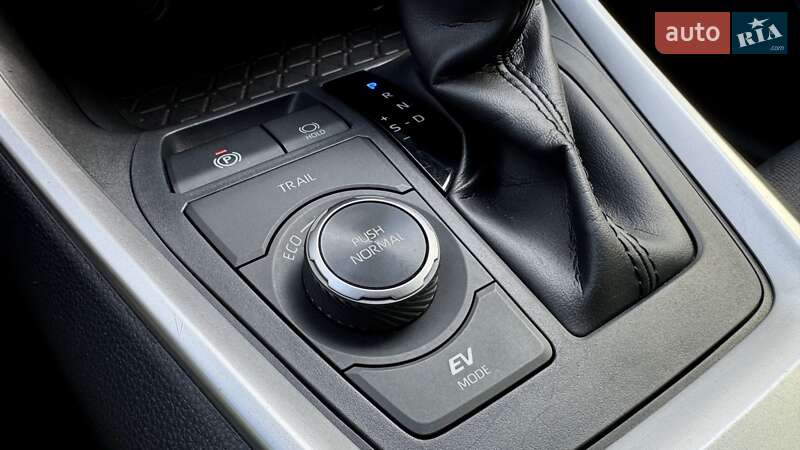 Внедорожник / Кроссовер Toyota RAV4 2020 в Чернигове