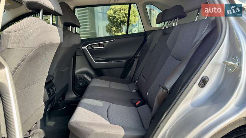 Внедорожник / Кроссовер Toyota RAV4 2020 в Чернигове