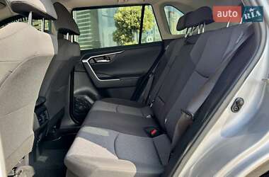 Внедорожник / Кроссовер Toyota RAV4 2020 в 