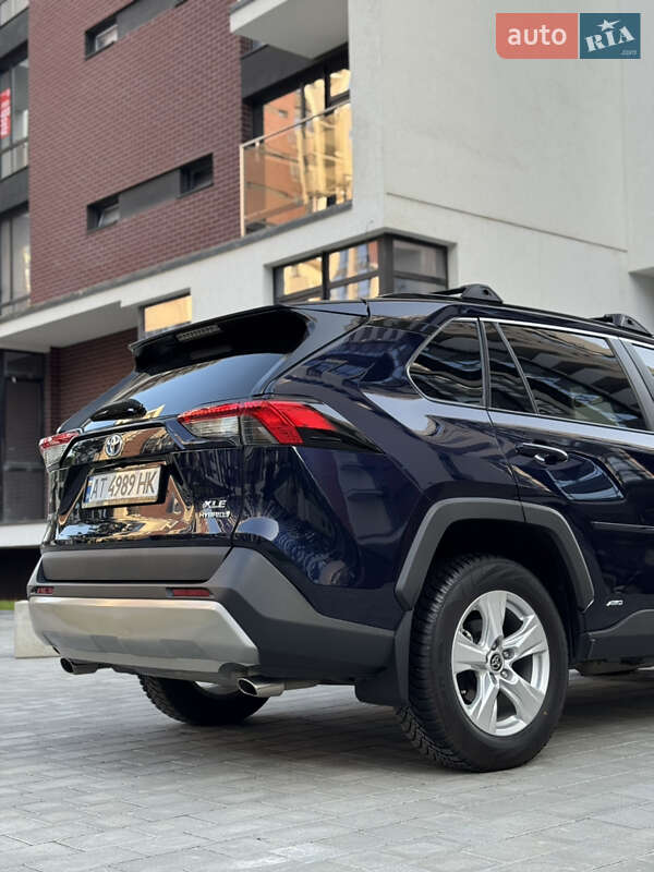 Внедорожник / Кроссовер Toyota RAV4 2021 в Ивано-Франковске