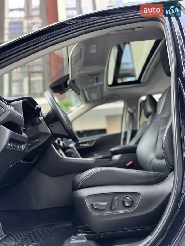Внедорожник / Кроссовер Toyota RAV4 2021 в Ивано-Франковске