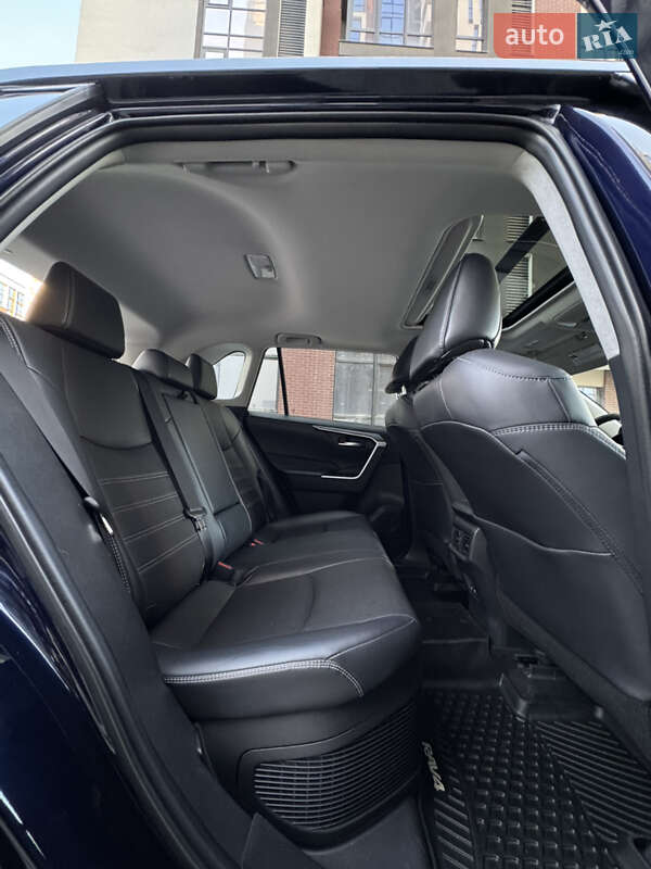 Внедорожник / Кроссовер Toyota RAV4 2021 в Ивано-Франковске