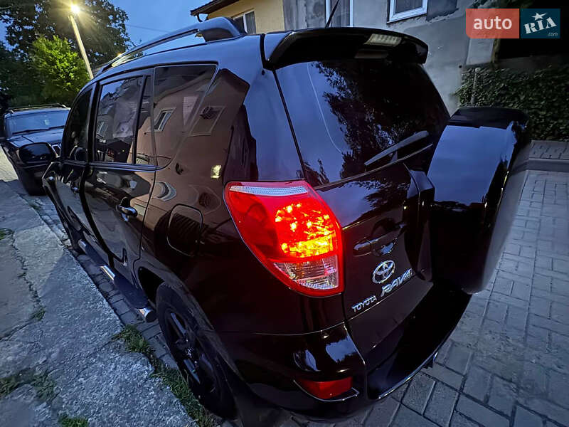 Позашляховик / Кросовер Toyota RAV4 2007 в Чернівцях