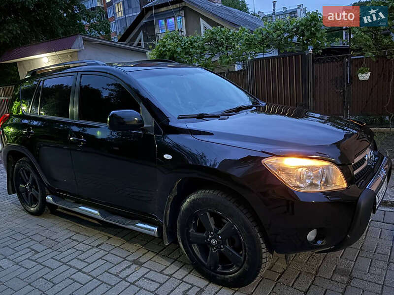 Позашляховик / Кросовер Toyota RAV4 2007 в Чернівцях