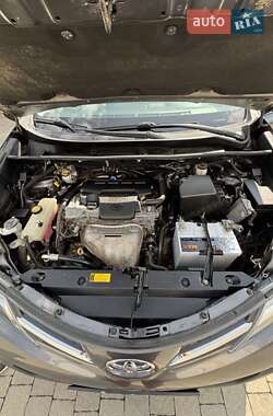 Внедорожник / Кроссовер Toyota RAV4 2013 в 