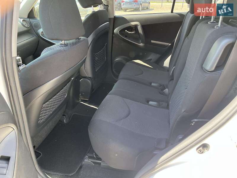 Внедорожник / Кроссовер Toyota RAV4 2012 в Киеве