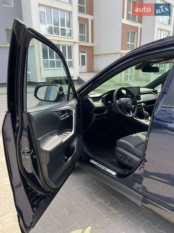 Позашляховик / Кросовер Toyota RAV4 2021 в Тернополі